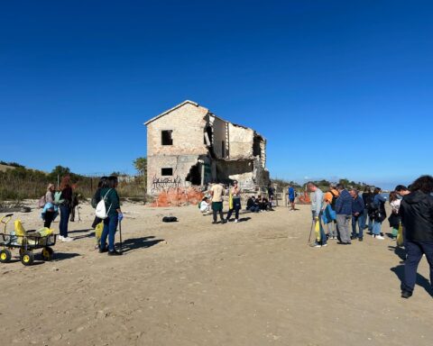 Una mattinata di solidarietà e inclusione promossa dalla Asl di Teramo: quaranta partecipanti tra utenti, operatori e volontari insieme per la tutela dell’ambiente e il benessere psicologico