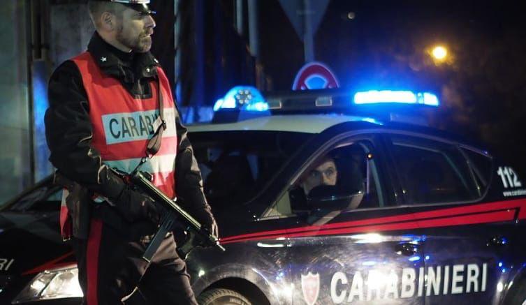 La pattuglia dei Carabinieri della Stazione di Magliano de’ Marsi che ha rintracciato l’uomo fuggito con la vettura in prova