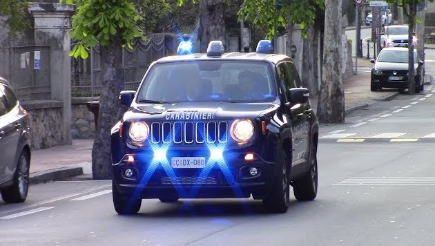 Una pattuglia dei Carabinieri durante i controlli nelle campagne di Civitatomassa, frazione di Scoppito. L’operazione ha portato al sequestro di 128 dosi di cocaina e all’arresto di un 21enne