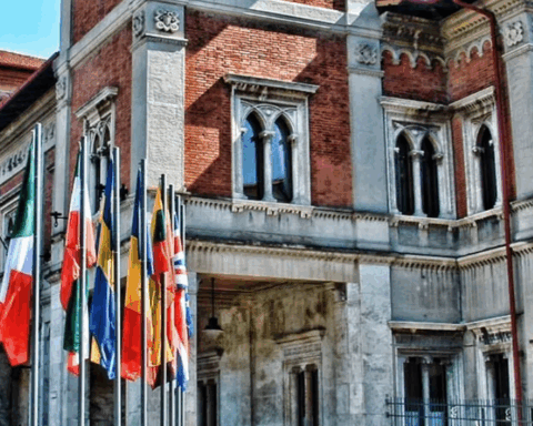 Il municipio di Avezzano, sullo sfondo della vicenda che ha portato alle dimissioni dell’ex coordinatrice della Lega Lorella Parisse