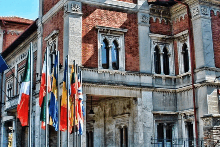 Il municipio di Avezzano, sullo sfondo della vicenda che ha portato alle dimissioni dell’ex coordinatrice della Lega Lorella Parisse