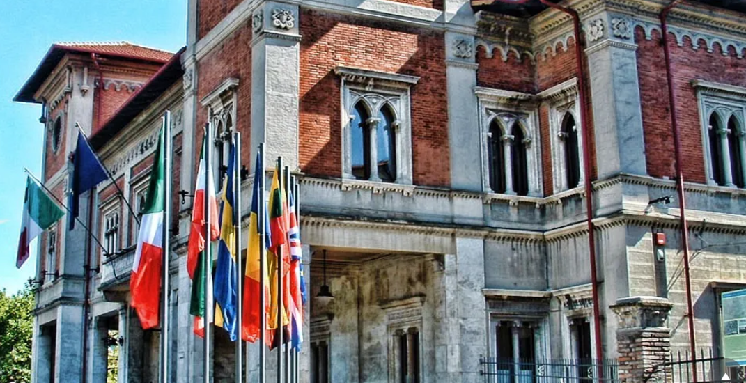 Il municipio di Avezzano, sullo sfondo della vicenda che ha portato alle dimissioni dell’ex coordinatrice della Lega Lorella Parisse