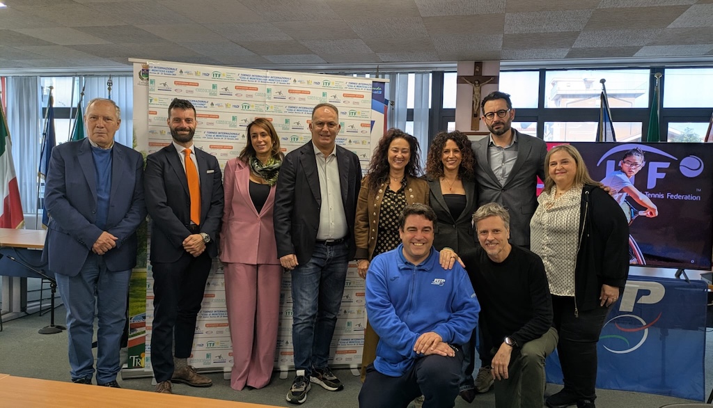 presentazione torneo tennis in carrozzina Montesilvano