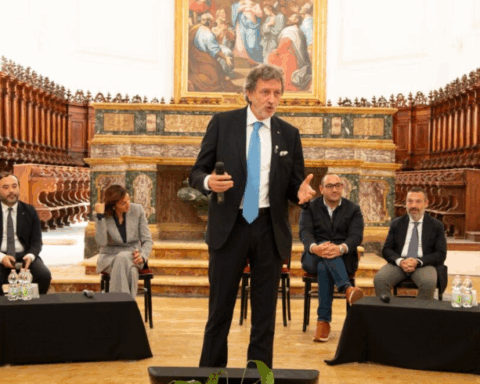 Momento del confronto istituzionale all’Abbazia di Santo Spirito al Morrone, durante la giornata di lavori promossa da Ersi Abruzzo sul futuro del servizio idrico integrato