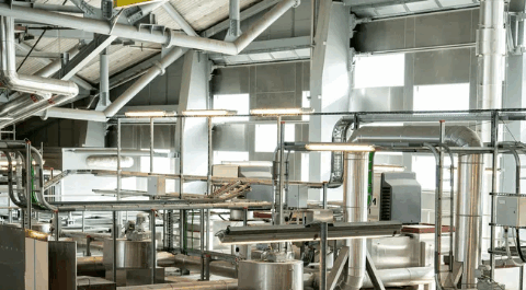 Interno di un impianto industriale simile a quello che la Get Energy vorrebbe realizzare a Sulmona. Il progetto è al centro delle verifiche di sicurezza dei Vigili del Fuoco
