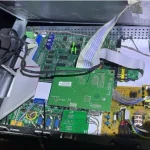 Una delle slot machine sequestrate ad Atessa: al suo interno i funzionari hanno rinvenuto una scheda aggiuntiva che permetteva di manomettere il sistema e falsare le giocate