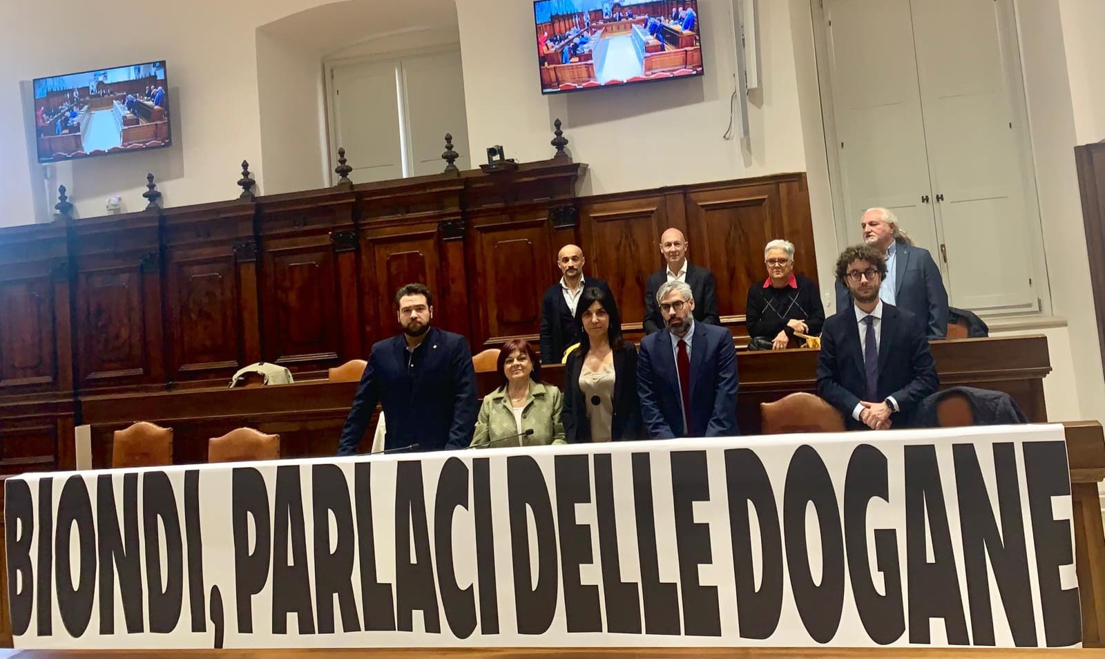 Le opposizioni in Consiglio comunale all’Aquila protestano per il futuro dell’Agenzia delle Dogane