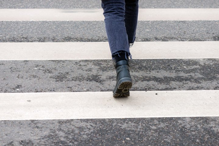 La Polizia Locale di Teramo ha ricostruito l’incidente e denunciato la donna per omissione di soccorso e lesioni personali. Il plauso del Sindaco D'Alberto