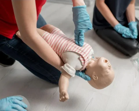 Domenica 12 ottobre i pediatri della Asl e gli istruttori Simeup insegneranno ai cittadini le manovre di disostruzione per affrontare i casi di soffocamento nei bambini