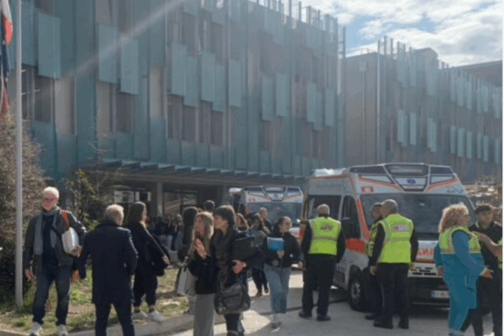 Evacuazione liceo Marconi di Pescara