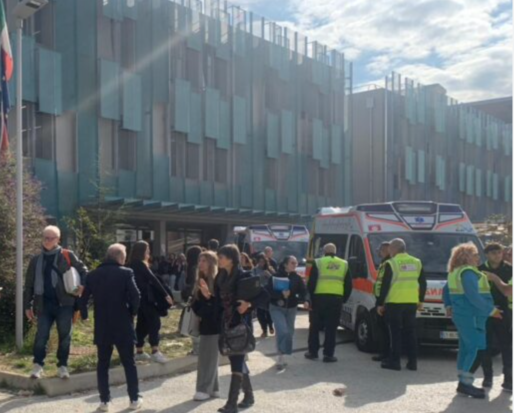 Evacuazione liceo Marconi di Pescara