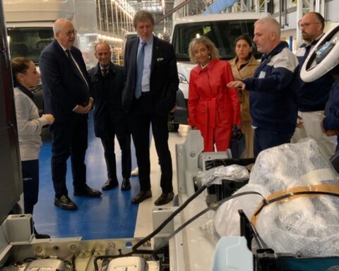 Marsilio in visita allo stabilimento Stellantis di Atessa incontra i vertici dell'azienda