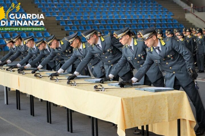 GDF SCUOLA ISPETTORI E SOVRINTENDENTI: CERIMONIA DI GIURAMENTO INDIVIDUALE DI FEDELTA' ALLA REPUBBLICA DEI MARESCIALLI DEL 94° CORSO "DODECANNESO".