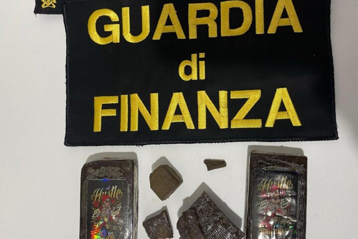 La Guardai di Finanza di Sulmona ha sequestrato 260 grammi di droga spedita dalla Spagna