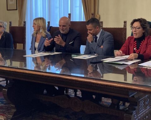 conferenza stampa sul servizio di mensa scolastica a pescara