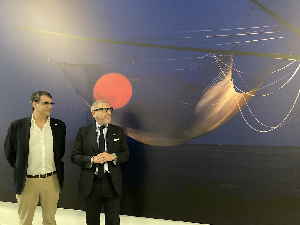 "Fishing for the Moon" esposta all’Aeroporto d’Abruzzo: la foto premiata dalla NASA diventa simbolo regionale