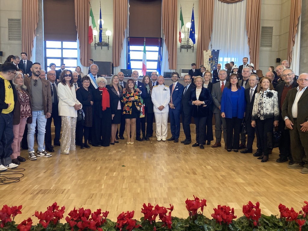 San Cetteo, la città celebra i suoi talenti: consegnati i Ciattè e Delfini d’Oro nella Sala Consiliare di Pescara