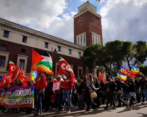 Pescara, corteo per Flotilla: blocco improvviso dell’Asse Attrezzato, traffico paralizzato per mezz’ora