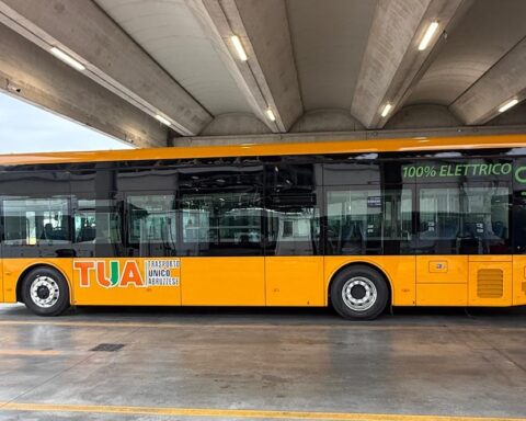 autobus elettrico tua che percorrerà la tratta pescara-penne
