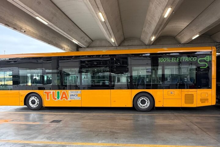 autobus elettrico tua che percorrerà la tratta pescara-penne