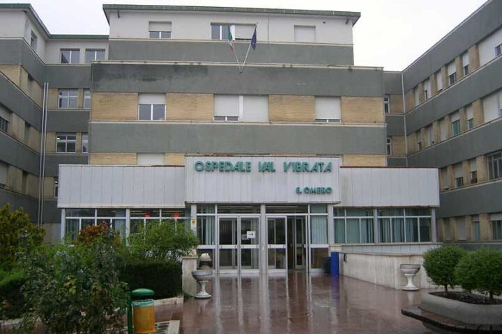 Incisdente domestico, iomo anziano perde la vita e il figlio si frattura nel tentativo di salvarlo.