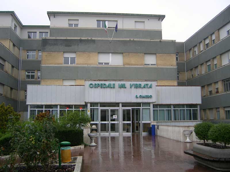 Incisdente domestico, iomo anziano perde la vita e il figlio si frattura nel tentativo di salvarlo.
