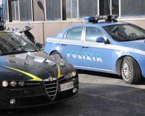 auto di guardia di finanza e polizia di stato