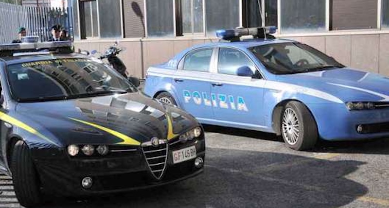 auto di guardia di finanza e polizia di stato