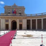 La corte di Palazzo dell’Emiciclo all’Aquila, sede del Consiglio regionale