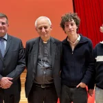 Il cardinale Matteo Zuppi con l’assessore alla Cultura Roberto Santangelo e il giovane autore Riccardo Pedicone durante l’incontro “Artigiani di Pace, la via del dialogo” all’Auditorium del Parco dell’Aquila