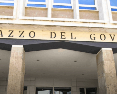 La sede della Prefettura dell’Aquila, dove è stato adottato il provvedimento interdittivo antimafia nei confronti dell’impresa di autonoleggio