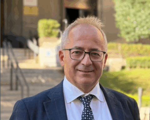 Il parlamentare abruzzese,Giulio Sottanelli, risulta per ora essere il più ricco con un reddito complessivo di oltre 212mila euro