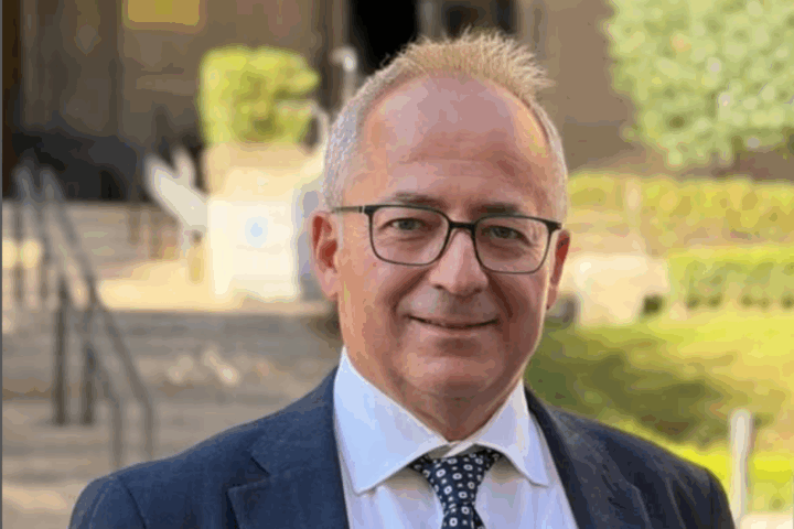 Il parlamentare abruzzese,Giulio Sottanelli, risulta per ora essere il più ricco con un reddito complessivo di oltre 212mila euro