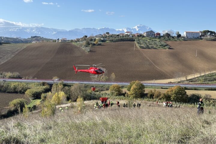 Maxi test antincendio a Spoltore: Protezione Civile in azione con elicotteri e squadre a terra
