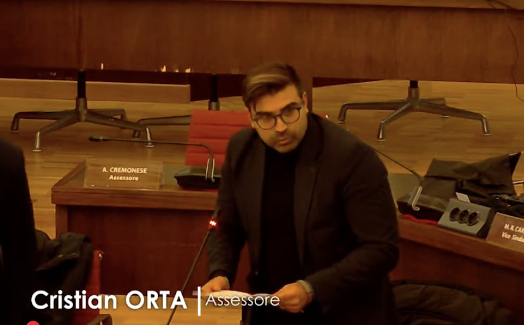 Cristian orta assessore del comune di pescara durante il consiglio comunale