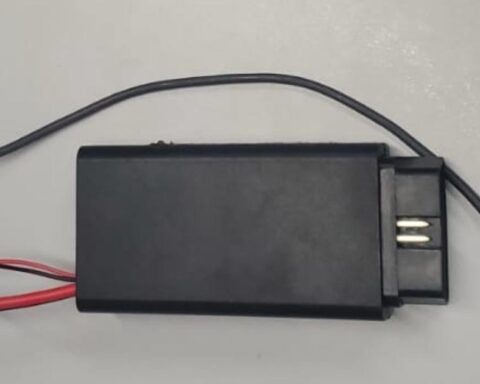 apparecchio per decodifica centralina e chiavi auto