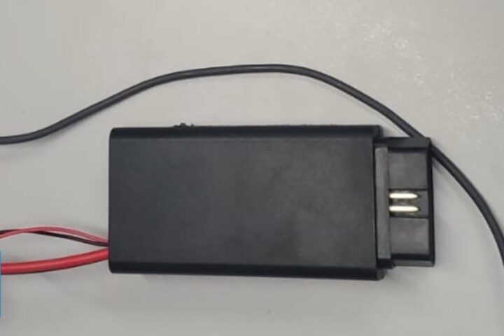 apparecchio per decodifica centralina e chiavi auto