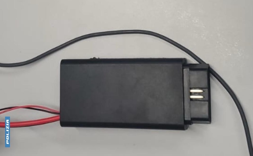 apparecchio per decodifica centralina e chiavi auto