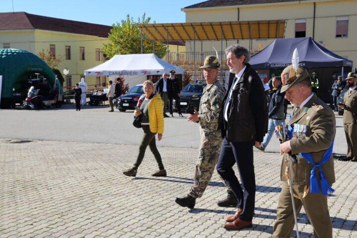 Il Presidente della Regione Abruzzo, Marco Marsilio, in visita il 4 novembre alla Caserma Campomizzi dell’Aquila