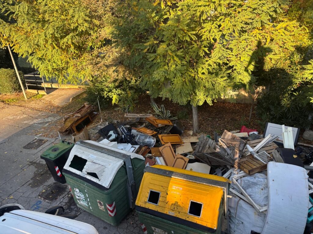 Rifiuti rimossi in via Rimini a Montesilvano
