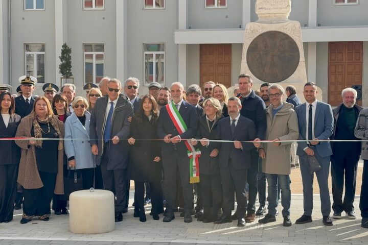 Inaugurata la nuova Piazza Alessandrini a Pescara: “Dopo anni di degrado oggi torna a vivere”