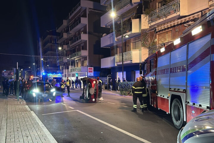 incidente in via d'avulso auto si ribalta in mezzo alla carreggiata