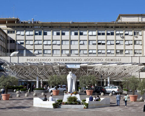 Eseguiti al Gemelli interventi sulla tiroide senza cicatrici sul collo. Prima paziente un’abruzzese di trent'anni