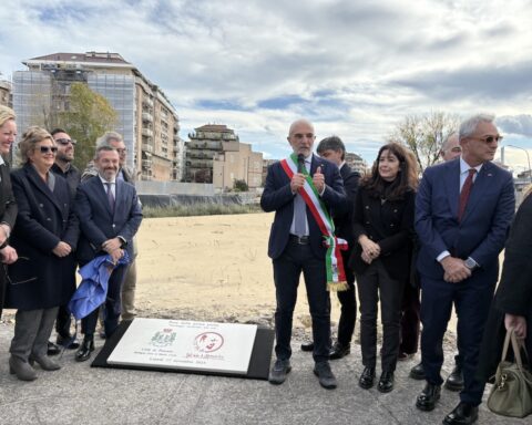 posa prima pietra parcheggio pescara
