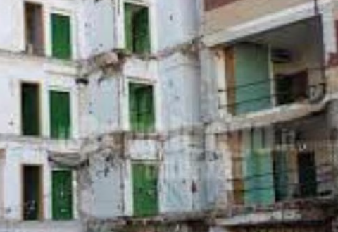 La Casa dello Studente dell’Aquila, crollata durante il sisma del 6 aprile 2009, al centro del contenzioso civile. La Regione Abruzzo ha disposto il risarcimento in esecuzione di sentenze, chiarendo che il pagamento non è legato a scelte d’immagine.