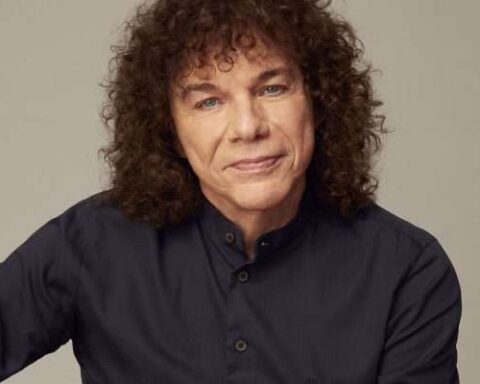 Riccardo Cocciante, protagonista del venticinquesimo Concerto di Natale di Avezzano, sarà in scena con un doppio live il 16 e 17 dicembre nella Cattedrale di San Bartolomeo