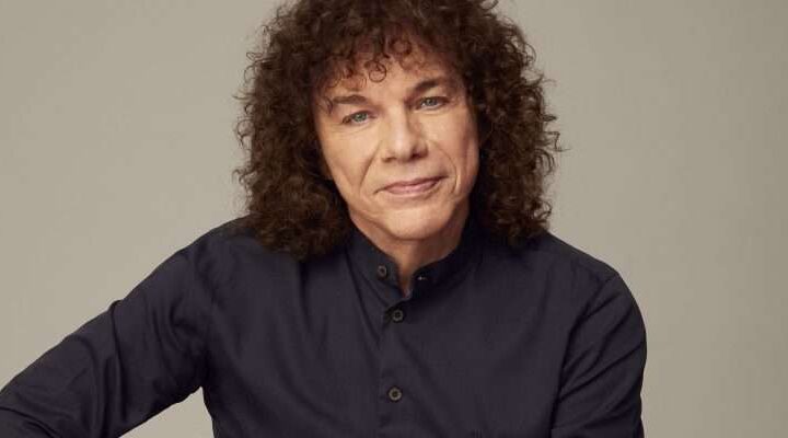 Riccardo Cocciante, protagonista del venticinquesimo Concerto di Natale di Avezzano, sarà in scena con un doppio live il 16 e 17 dicembre nella Cattedrale di San Bartolomeo