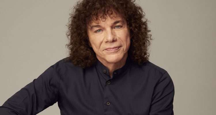 Riccardo Cocciante, protagonista del venticinquesimo Concerto di Natale di Avezzano, sarà in scena con un doppio live il 16 e 17 dicembre nella Cattedrale di San Bartolomeo