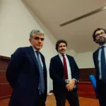 Tre rappresentanti dell’Associazione nazionale magistrati durante la riunione straordinaria all’Aquila convocata in solidarietà alla presidente del Tribunale per i minorenni e alla pm coinvolte nel caso della “famiglia nel bosco”