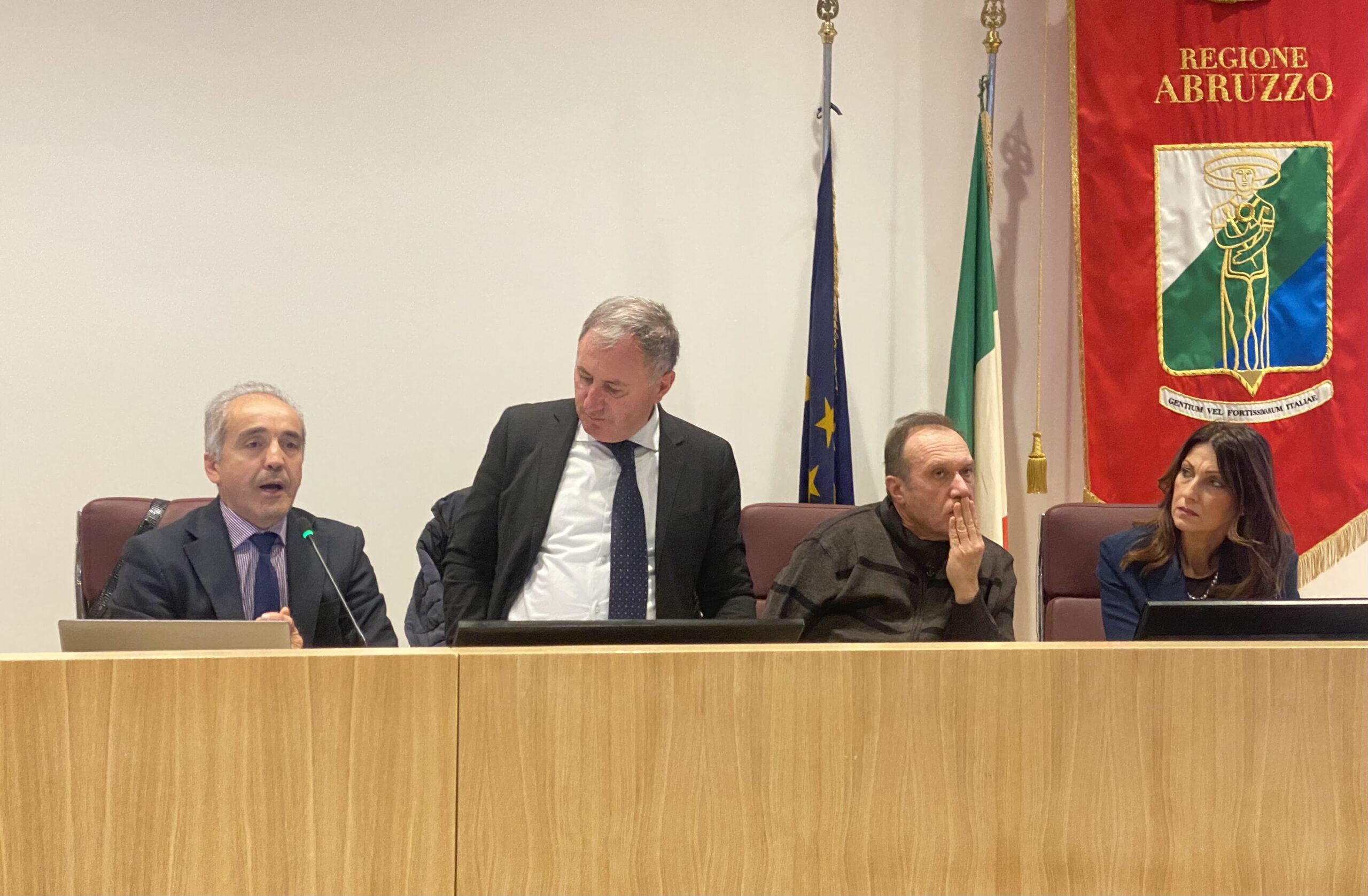 Un momento dell’Assemblea nella sala Ipogea di Palazzo dell’Emiciclo, durante la presentazione dei dati sul Dup e sul Bilancio di previsione della Provincia dell’Aquila.